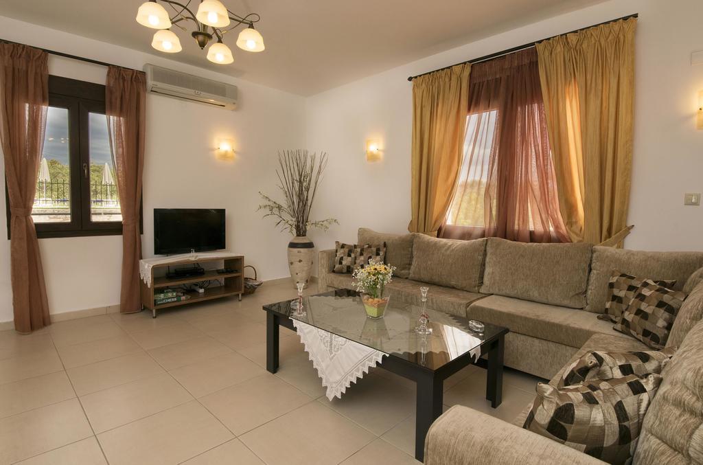 Villa Laga With Pool, 300M To Taverns, Childrens Area, Bbq! Kirianna Exteriér fotografie